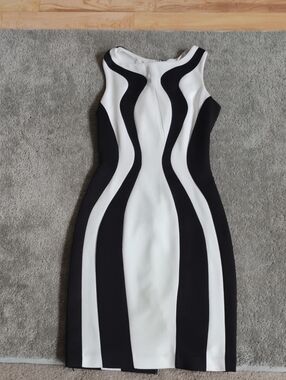 bebe Black and White Wave-Panel Midi Dress